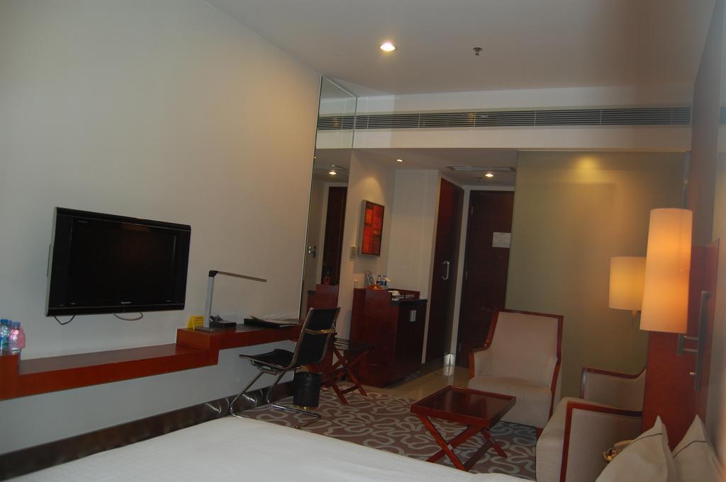 Shenzhen Caa Holy Sun Hotel, Luohu Railway Station Экстерьер фото